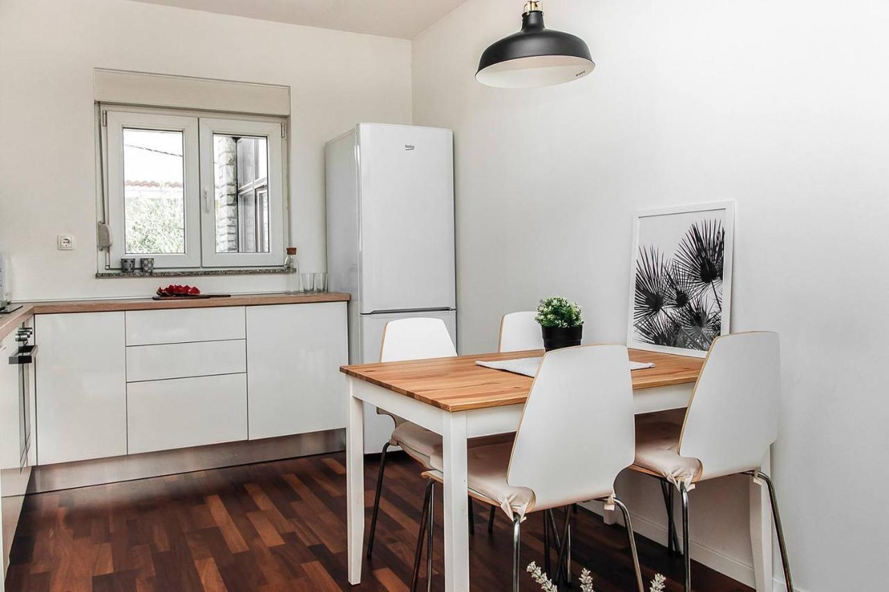 Charming Apartment Luna Zara Esterno foto