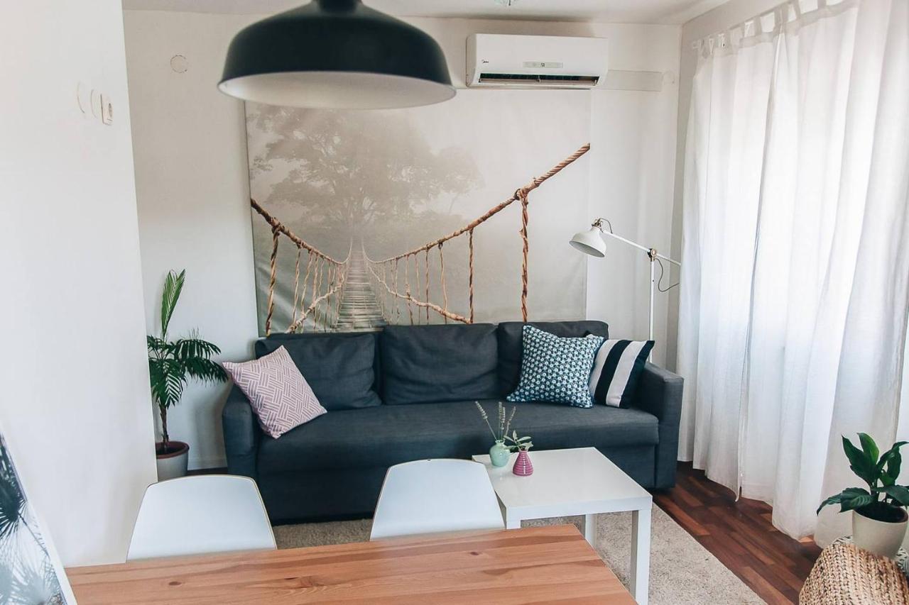 Charming Apartment Luna Zara Esterno foto