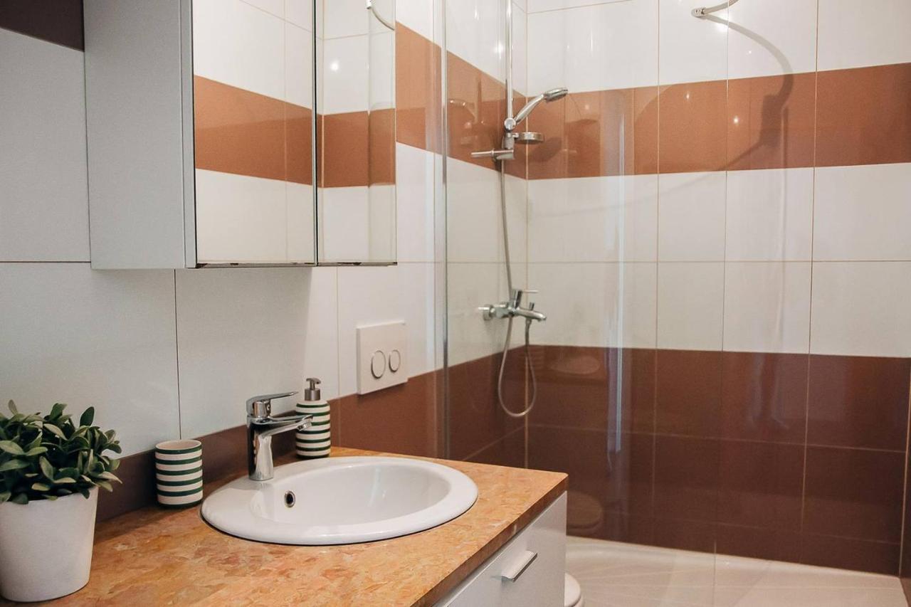 Charming Apartment Luna Zara Esterno foto